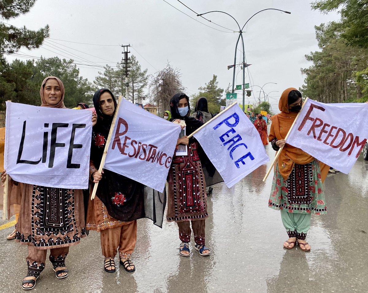 SammiBaluch's tweet photo. زندگی ہے تو مزاحمت ہے

مزاحمت ہے تو امن ہے

امن ہے تبھی تو آزادی ہے

#RedZoneSitInProtest https://t.co/W7UCEc85zb