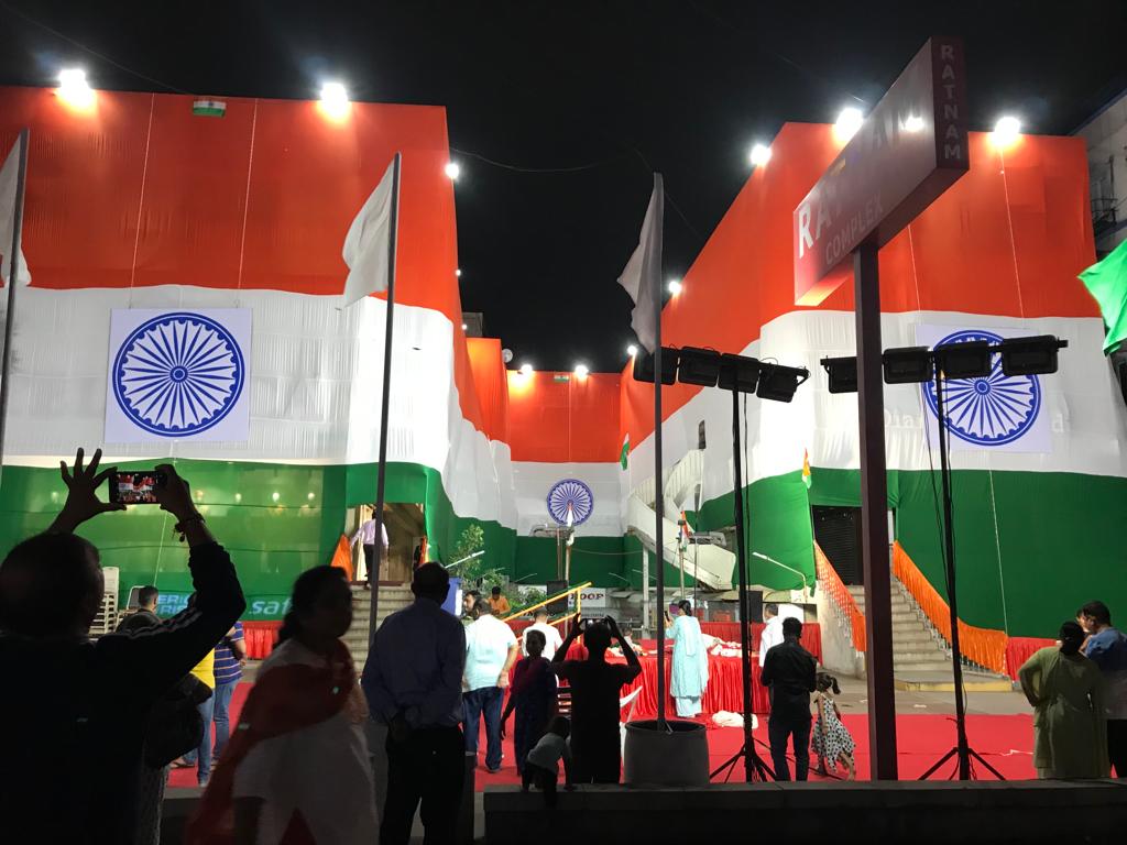 infoahdgog's tweet photo. #AzadiKaAmritMahotsav 
➡️ CG Road, #Ahmedabad 🇮🇳

#HarGharTiranga 
#AmritMahotsav https://t.co/04u517wWA1