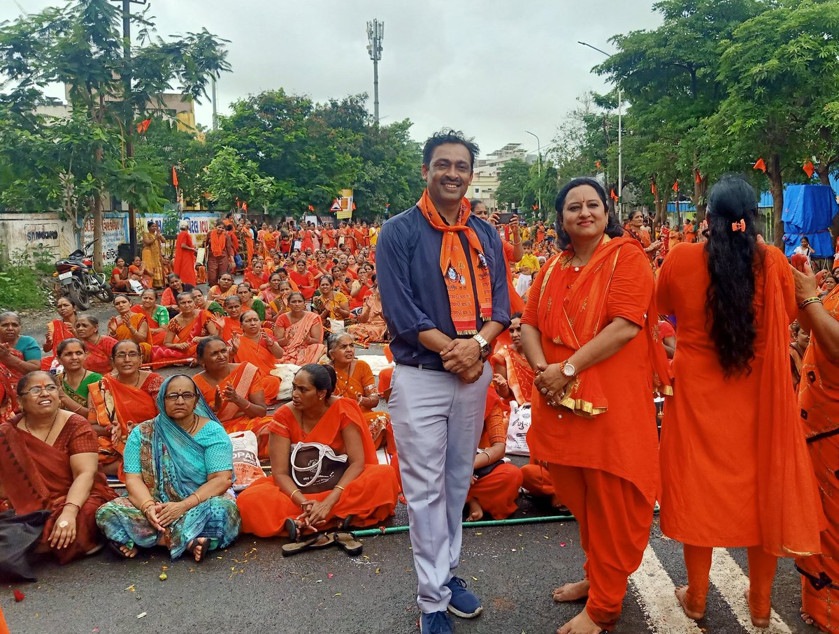 RajeshJoliyaBJP's tweet photo. શ્રદ્ધા અને ભક્તિનો સમન્વય...
કોમલબેન પટેલ દ્વારા ભવ્ય કાવડ્યાત્રા કાઢવામાં આવી જેમાં ઉપસ્થિત રહી ધન્યતાની લાગણી અનુભવું છું.. કોમલબેન આપનો હૃદયથી આભાર.. https://t.co/i1ZSredqWe