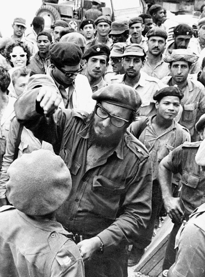 ficoalmaraz0's tweet photo. #Bolivia @LuchoXBolivia @LaramaDavid @wichaser ¿Podemos ver un #Fidel huyendo en lágrimas de #PlayaGirón,a refugiarse #URRSS?!¿Como pueden idealizar cobardes,cual #HuídosEnLagrimas @evoespueblo @GarciaLinera?! Posterior al #CercoUcroNazi a #HeroicaRUSIA,seguirá #InvasiónAmérica. https://t.co/6X2Luz3DRa