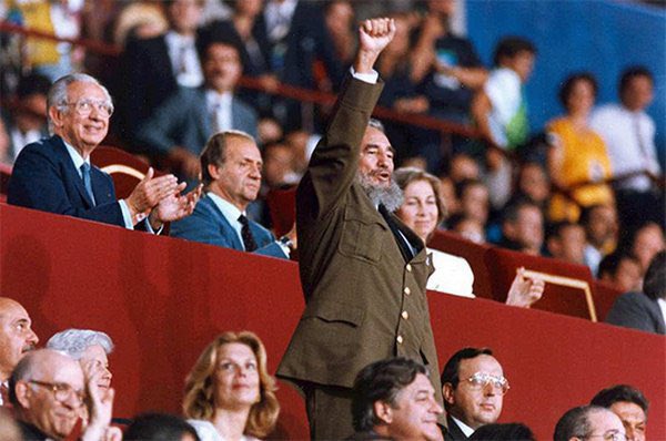 ficoalmaraz0's tweet photo. #Bolivia @LuchoXBolivia @LaramaDavid @wichaser ¿Podemos ver un #Fidel huyendo en lágrimas de #PlayaGirón,a refugiarse #URRSS?!¿Como pueden idealizar cobardes,cual #HuídosEnLagrimas @evoespueblo @GarciaLinera?! Posterior al #CercoUcroNazi a #HeroicaRUSIA,seguirá #InvasiónAmérica. https://t.co/6X2Luz3DRa