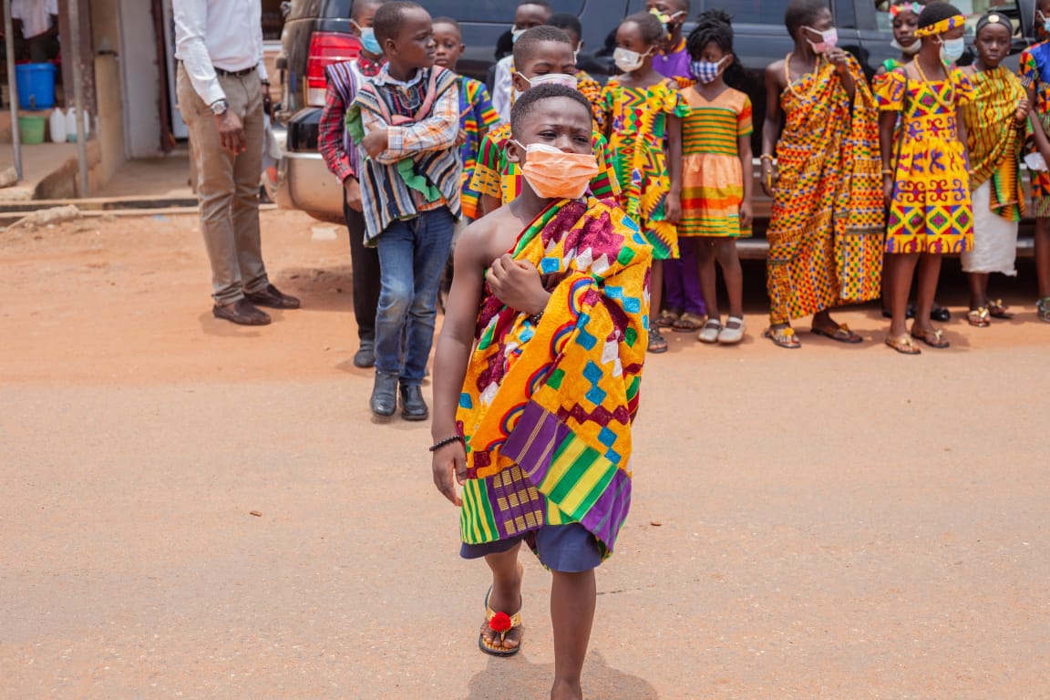 ArkRepublic's tweet photo. One of the most known African textiles, Kente cloth carries such a rich history, but now, the authentic fabrics and its weaving industry are pushing for the Ghanaian material to boom in contemporary fashion. Read this wonderful story by  @MonicaDBrown1 🗞️ https://t.co/OhO4AW4wQn https://t.co/wiqHGSTrZm