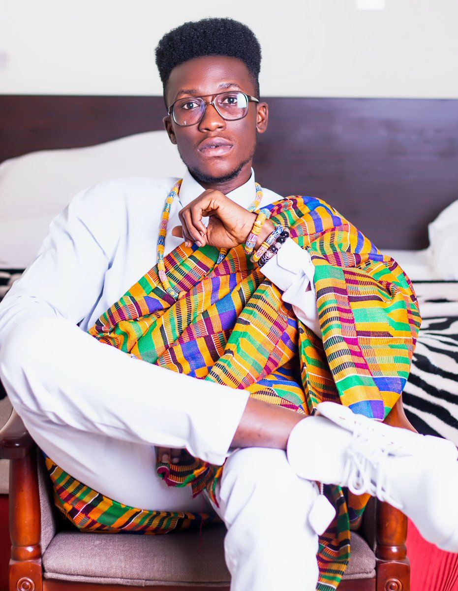 ArkRepublic's tweet photo. One of the most known African textiles, Kente cloth carries such a rich history, but now, the authentic fabrics and its weaving industry are pushing for the Ghanaian material to boom in contemporary fashion. Read this wonderful story by  @MonicaDBrown1 🗞️ https://t.co/OhO4AW4wQn https://t.co/wiqHGSTrZm