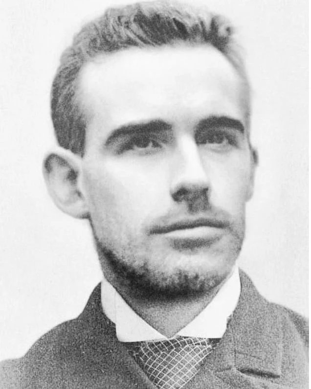 EditorialPudu's tweet photo. El 14 de Agosto de 1901 nace en Valparaíso el desaparecido Dr. Alexander Morgado Sepúlveda. Quien inspiró la creación de nuestro libro. #Apuntes de #Criptozoología de #Chile. Puedes adquirir los ejemplares via DM en nuestras RRSS o al correo editorialpudu@gmail.com asunto ventas. https://t.co/0Maq6DXe1J