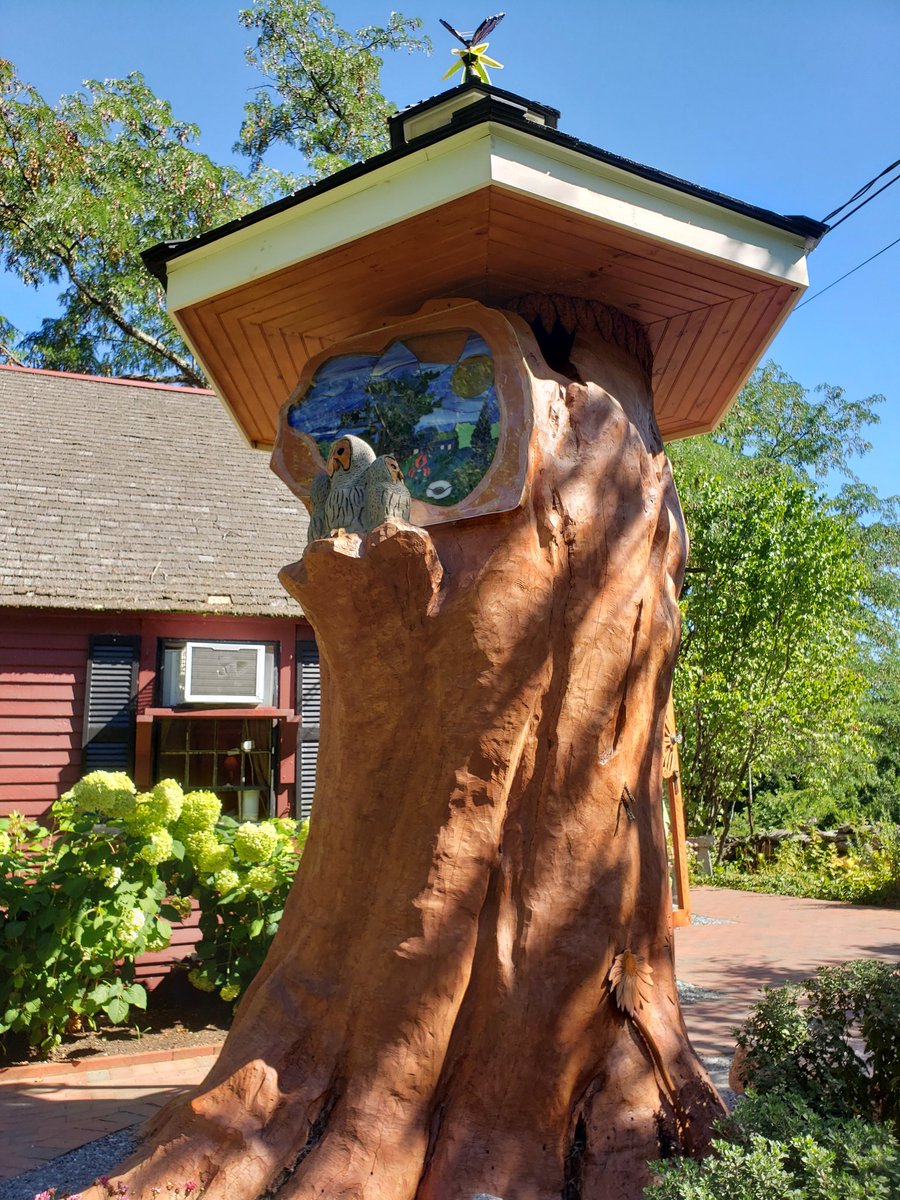 TheophanesAvery's tweet photo. Oh my God, I found the godmother of all tiny libraries today. BEHOLD THE WHIMSY. #PicketyPlace https://t.co/jt0Gk8uH22
