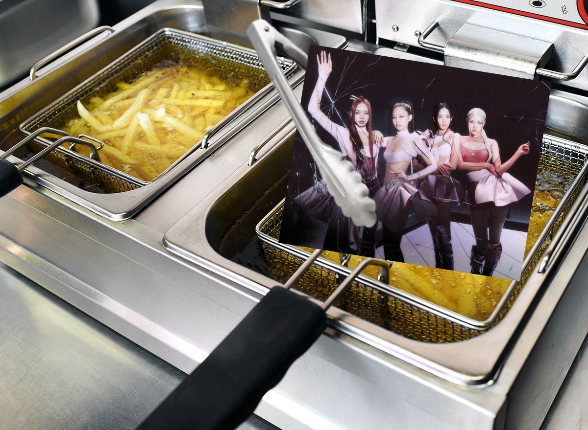 yourfaviscrispy's tweet photo. blackpink is in the fryer https://t.co/EBXmm6pOEr
