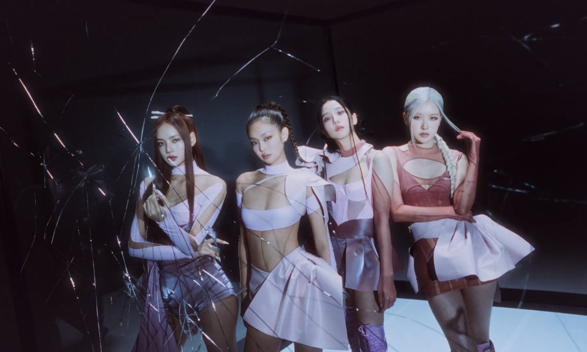 villainpinks's tweet photo. .@BLACKPINK IS THE STANDARD https://t.co/6xhsWETHVe