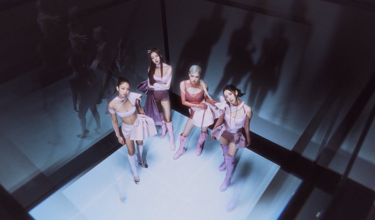 villainpinks's tweet photo. .@BLACKPINK IS THE STANDARD https://t.co/6xhsWETHVe