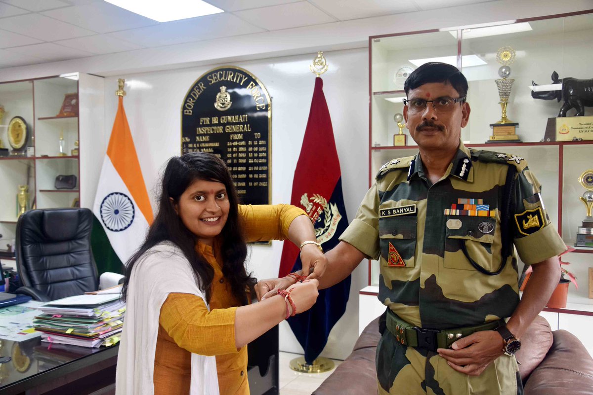TheParvati's tweet photo. उच्च कोटि की सेवा के लिए #PPMDS राष्ट्रपति पुलिस मेडल के लिए
हार्दिक शुभकामनाएं आदरणीय बड़े भाई साहब
श्री #KamaljitSinghBanyal जी।
IG @BSF_Guwahati
माँ और महादेव आपको खूब सिद्धी शक्ति दे।
आप राष्ट्र सेवा अहर्निश करते रहें।
जय हिंद @BSF_India
#SisterofBSF #SisterofSoldiers https://t.co/pghrZkHptS