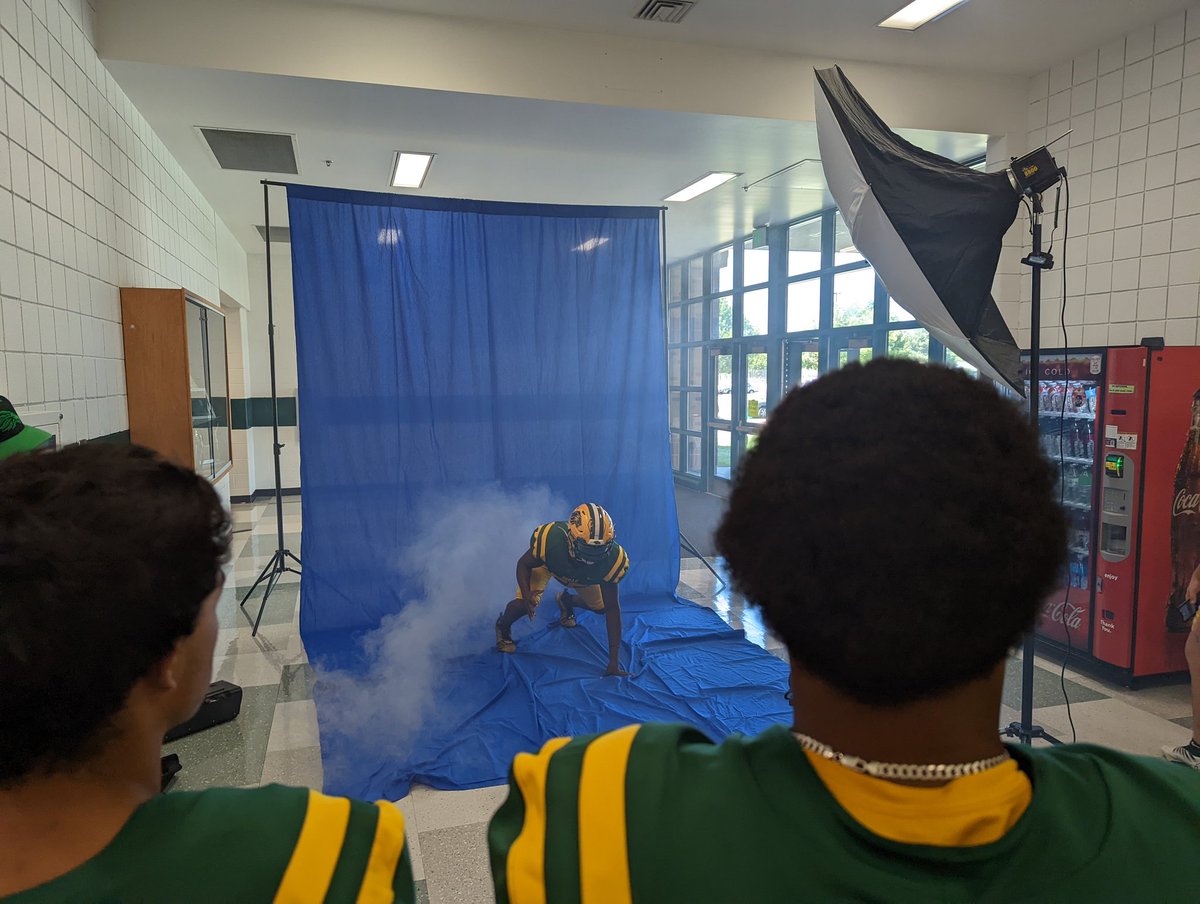 BorahFootball's tweet photo. Another successful year of 2 a days is in the books!!! Followed up with media day! Best part of media day is that it means GameDay is right around the corner!!! Cannot wait til kickoff!ππ¦πͺ #BorahBoom #BorahTuff #Whatsourname https://t.co/zgSJYjfiGo