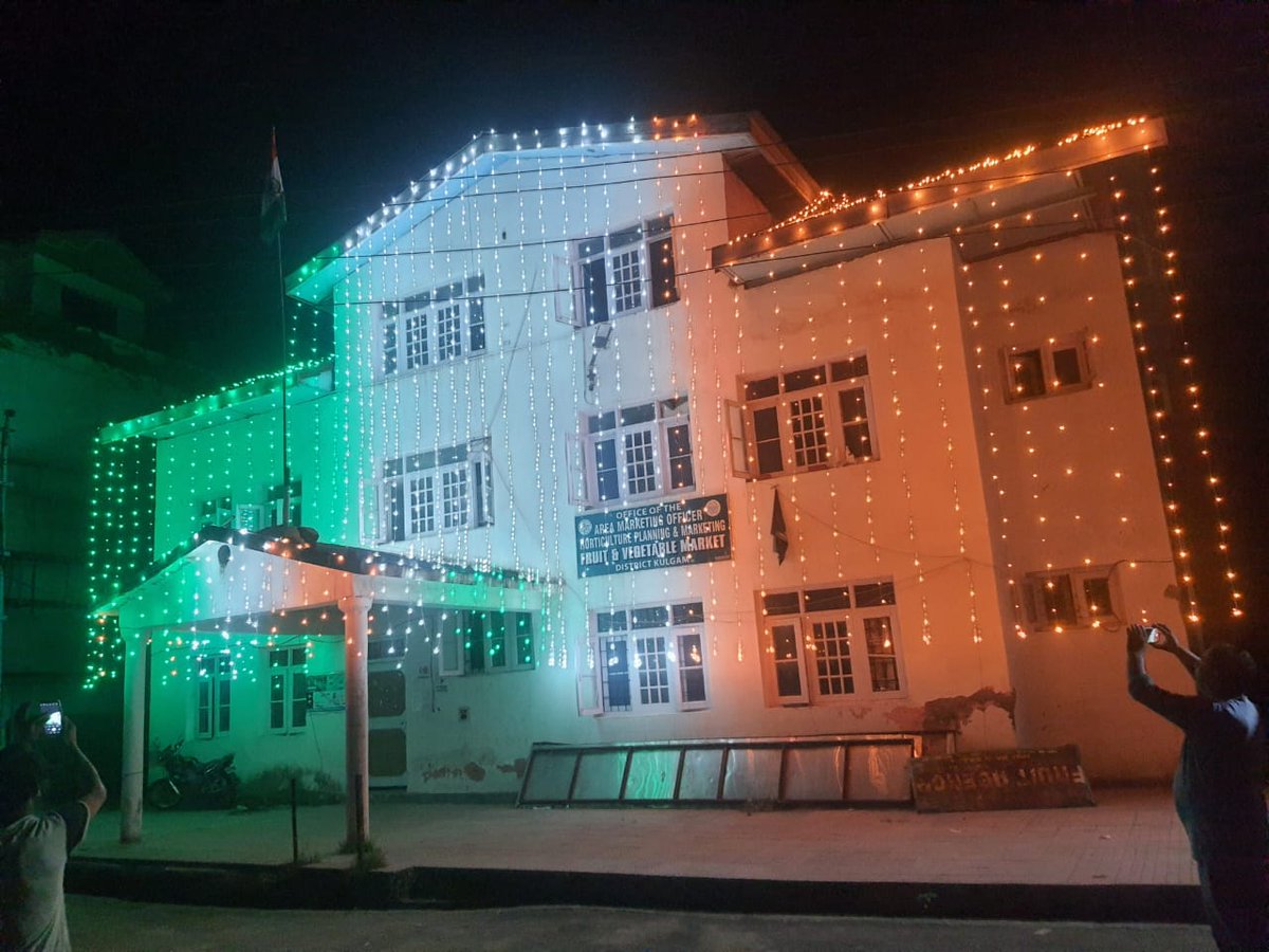 AndKulgam's tweet photo. When you belong to a nation with  combination of #Tricolors which denotes #Freedom our lives are destined to be liberated from all strings of dependence to feel #Independent 
@IndependenceDay from @AreaKulgam #HarGharTiranga2022 
@OfficeOfLGJandK
@dirhpm @DcKulgam @mafzalkulgam https://t.co/65UhEnTTvR