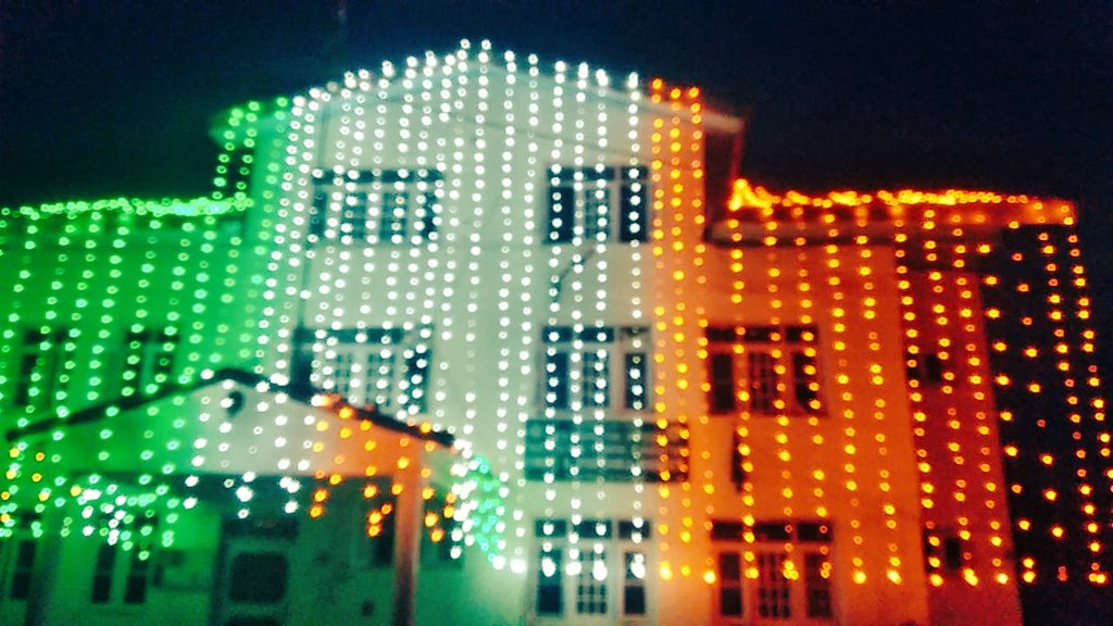 AndKulgam's tweet photo. When you belong to a nation with  combination of #Tricolors which denotes #Freedom our lives are destined to be liberated from all strings of dependence to feel #Independent 
@IndependenceDay from @AreaKulgam #HarGharTiranga2022 
@OfficeOfLGJandK
@dirhpm @DcKulgam @mafzalkulgam https://t.co/65UhEnTTvR
