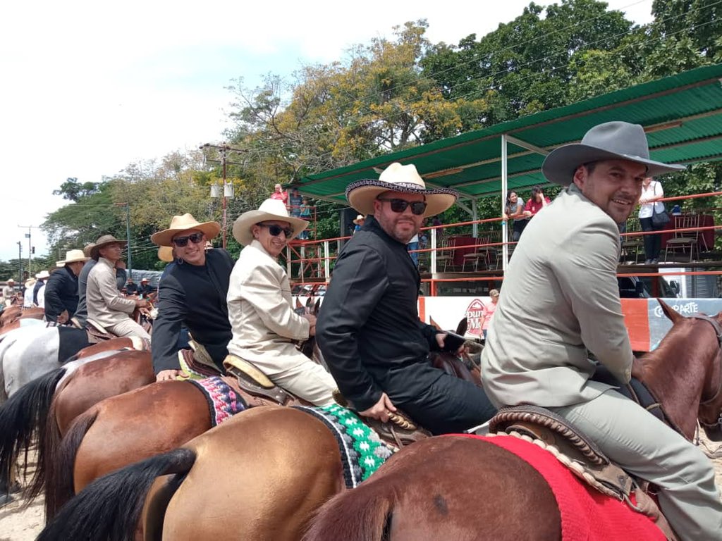 augustoapicella's tweet photo. Campeonato veterinario #apure https://t.co/RTZTHmVgI6