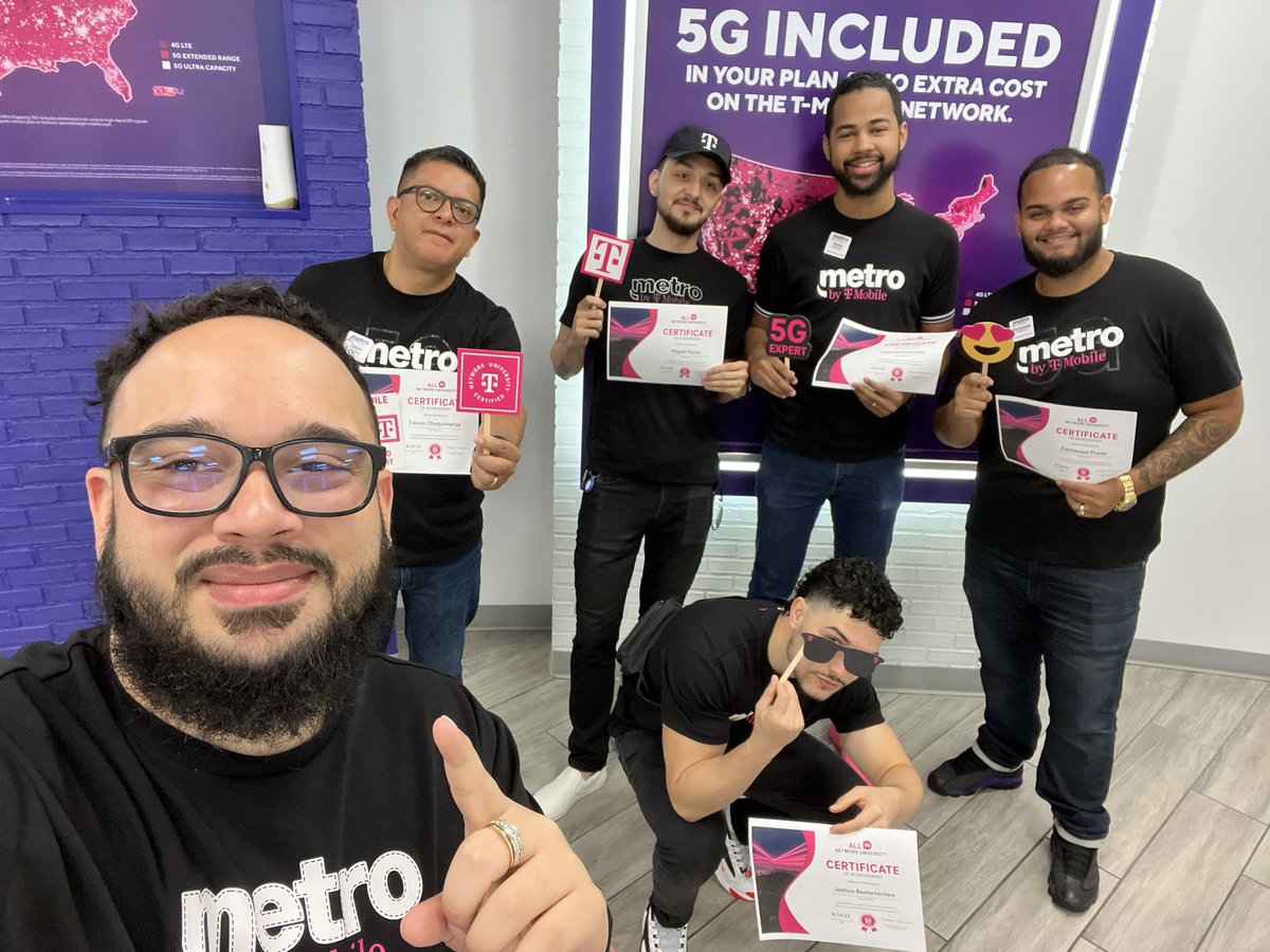 TMT starting off this beautiful Sunday with breakfast and a #NetworkUniversity party! Congrats Team! 🎉🎉🎉