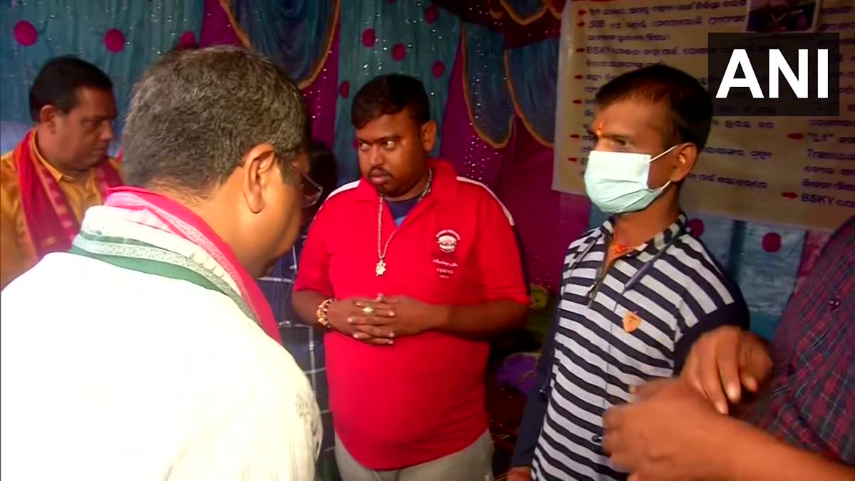 ANI's tweet photo. Odisha: Union Minister Dharmendra Pradhan met people protesting at lower PMG area in Bhubaneswar against non-availability of nephrologists at SCB Hospital

He tweeted, "I'd like to draw CM Naveen Patnaik's attention towards plight of these patients&amp; ensure adequate availability." https://t.co/HBER6u1wjW