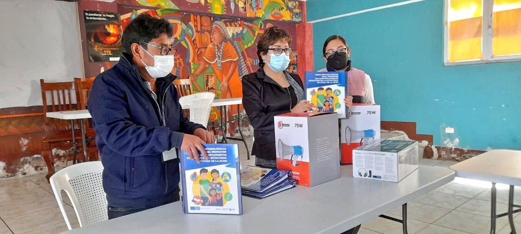 SESAN_Solola's tweet photo. En el marco del proyecto  para la prevencion del deterioro del estado nutricional de las personas de las comunidades rurales, @WFPGuatemala dona para #COMUSAN equipo para la reproducción de cuñas radiales. La SESAN administra la entrega. #CCSyC  #GCNN https://t.co/t8USNQrom2