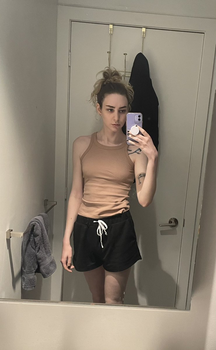 Aoife_Bee_'s tweet photo. gm if ur reading this ur gay for life https://t.co/5SKBG1I5WP