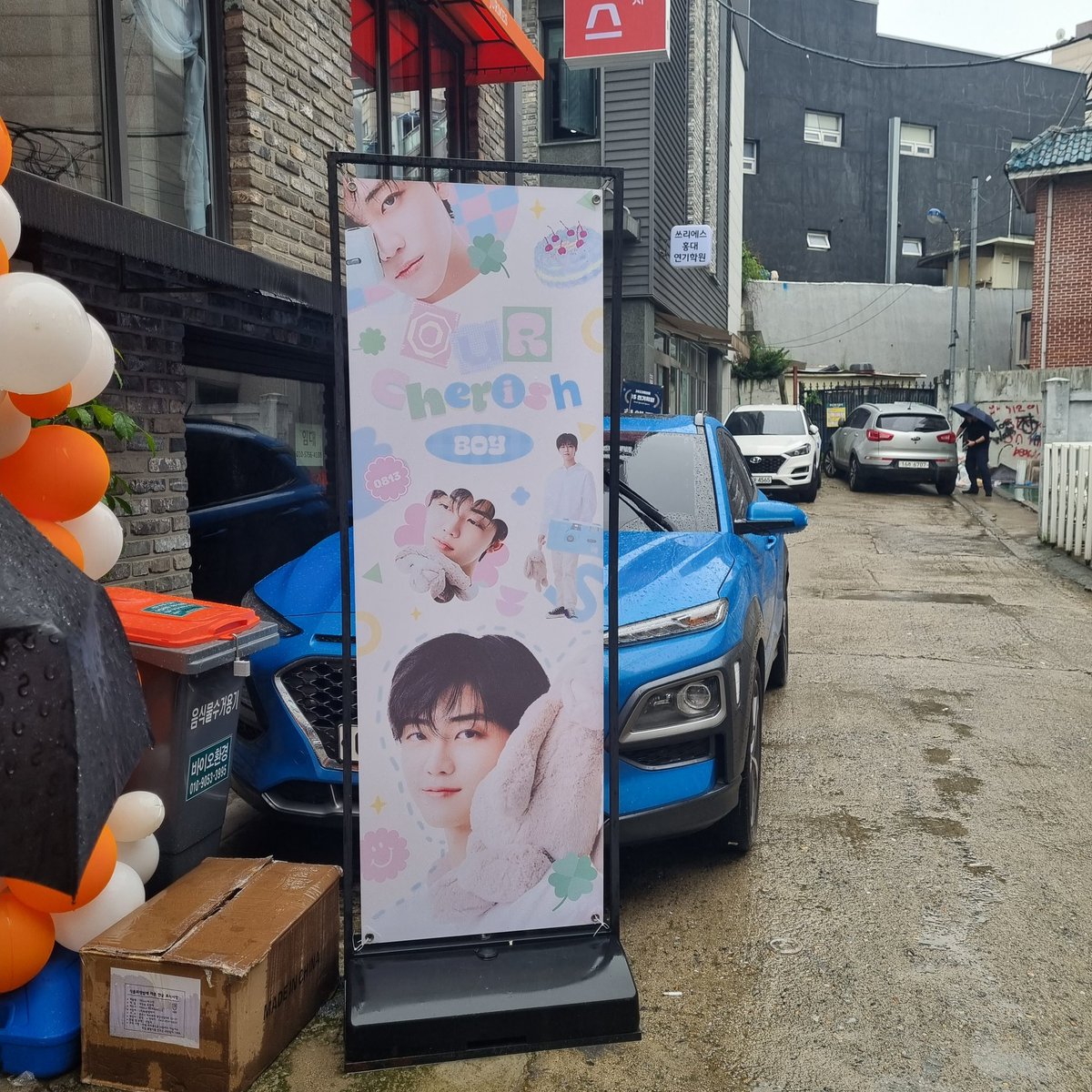 nana_01_01_'s tweet photo. 📍카페 지금여기

재민+토끼는 레전드는 아니고 전설이였어요.
쿠키도 레전드로 귀여워서 한입에 넣을뻔 했습니다.
째미니가 친구들 만나서 아주 즐거워 했습니다.(사실 제가더 즐거워했음...

#모야모야_재민이생일이야
#Our_cherish_nana https://t.co/9UcYaOoNzN