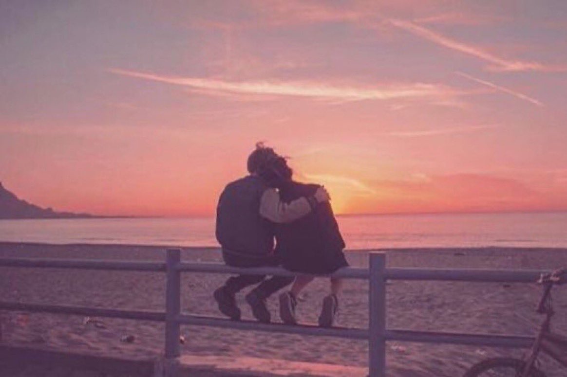 يبقى الحب كلمة , إلى إن يأتي شخصاً , ويعطيك معناهـا❤