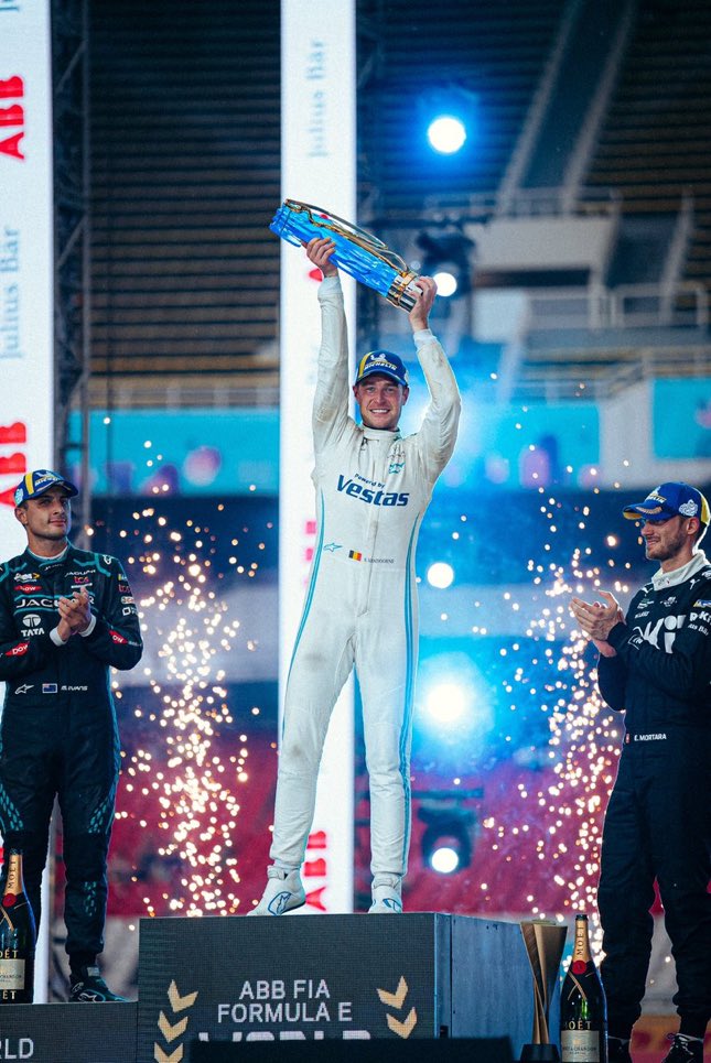 stoffelarchive's tweet photo. Congratulations Stoff ❤️ @svandoorne https://t.co/kryp58IwKz