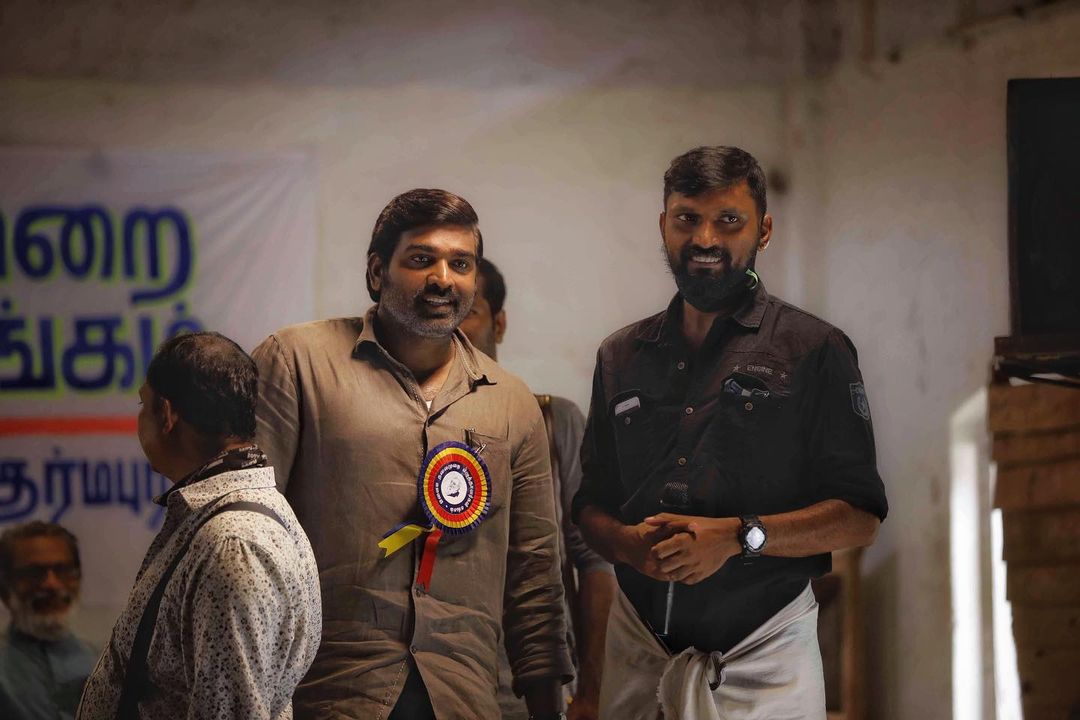 update_msvs's tweet photo. During shoot 🥰💐 @VijaySethuOffl
#191A #kerala #memories
#shootdiaries #shootingspot #shoot #Makkalselvan
#VijaySethupathi 🙂🥰 https://t.co/dTMbuzwA3p
