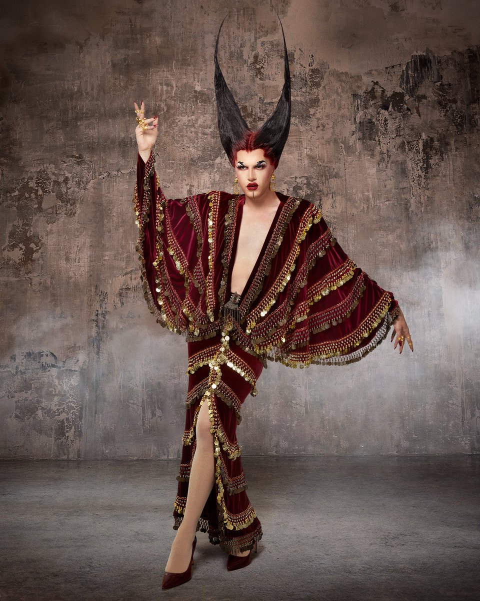 Kahenadrag's tweet photo. Oriental Couture makes me horny🪬🔥🧿
Look pour le runway “Haute Couture” de @DragRace_Fr
📸 @JRanobrac
👗 Anya Kneez
💇🏻♀️ @vatfairecincher
#dragracefrance #dragqueen #popmodels #drag #berberqueen #hautecouture @wowpresentsplus @WorldOfWonder https://t.co/Wu8QZ7jXXX