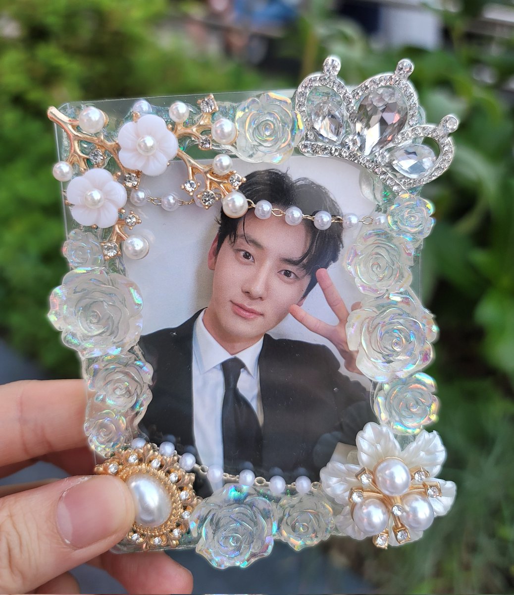 우려하고 우려하던 일 포카 중복사건
브이 민현을 두 장 가지고 있는 저에게
볼하트 민현으로 교환해주실 천사 황도님을 찾고있습니다 연락주세요
#황민현 #황민현팬미팅 #나의여름 #포카교환