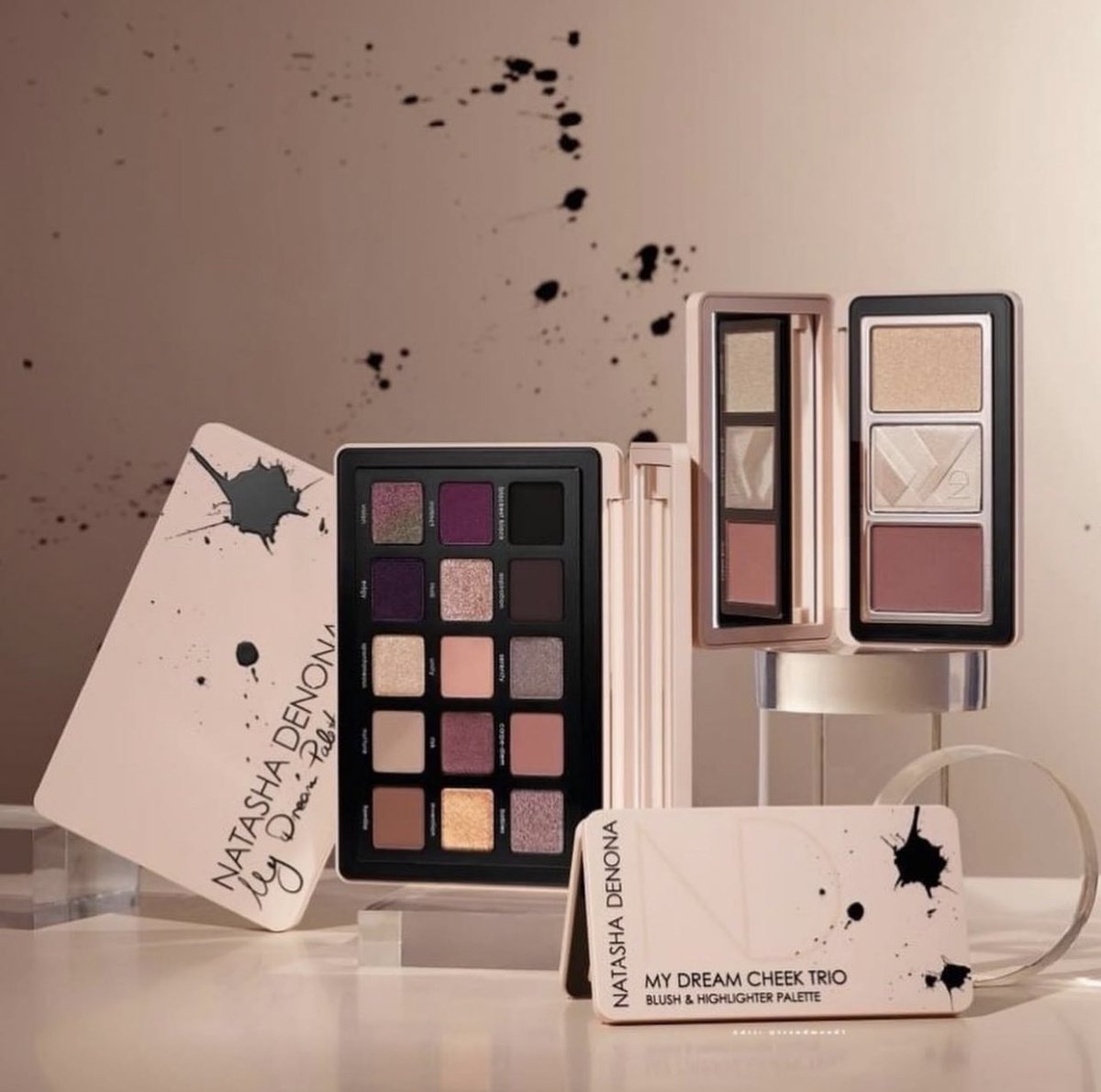 Trendmood's tweet image. #SneakPeek 🚨L👀KS Like there is a NEW! Collection that is about to drop ☁️ ✨ My Dream Collection #natashadenona Includes:
✨My Dream Eyeshadow Palette 
✨My Dream Blush &amp;amp; Highlighter Palette 
✨Lipsticks, Lip Liner, Gloss 
#ComingSoon