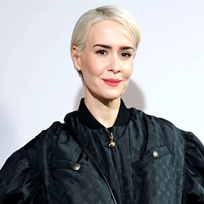 PAULSONLEG4CY's tweet photo. sarah paulson's looks in less than a year- NO ONE LIKE HER https://t.co/O2zPuz3Tfc