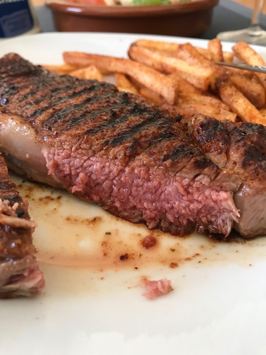 GilbertoEZayas's tweet photo. ☀️ Sunday grilled 🔥 🥩 with fries and 🥗 🍷 😋😋😋🏝 🏴‍☠️ https://t.co/VN4PUJj7tL