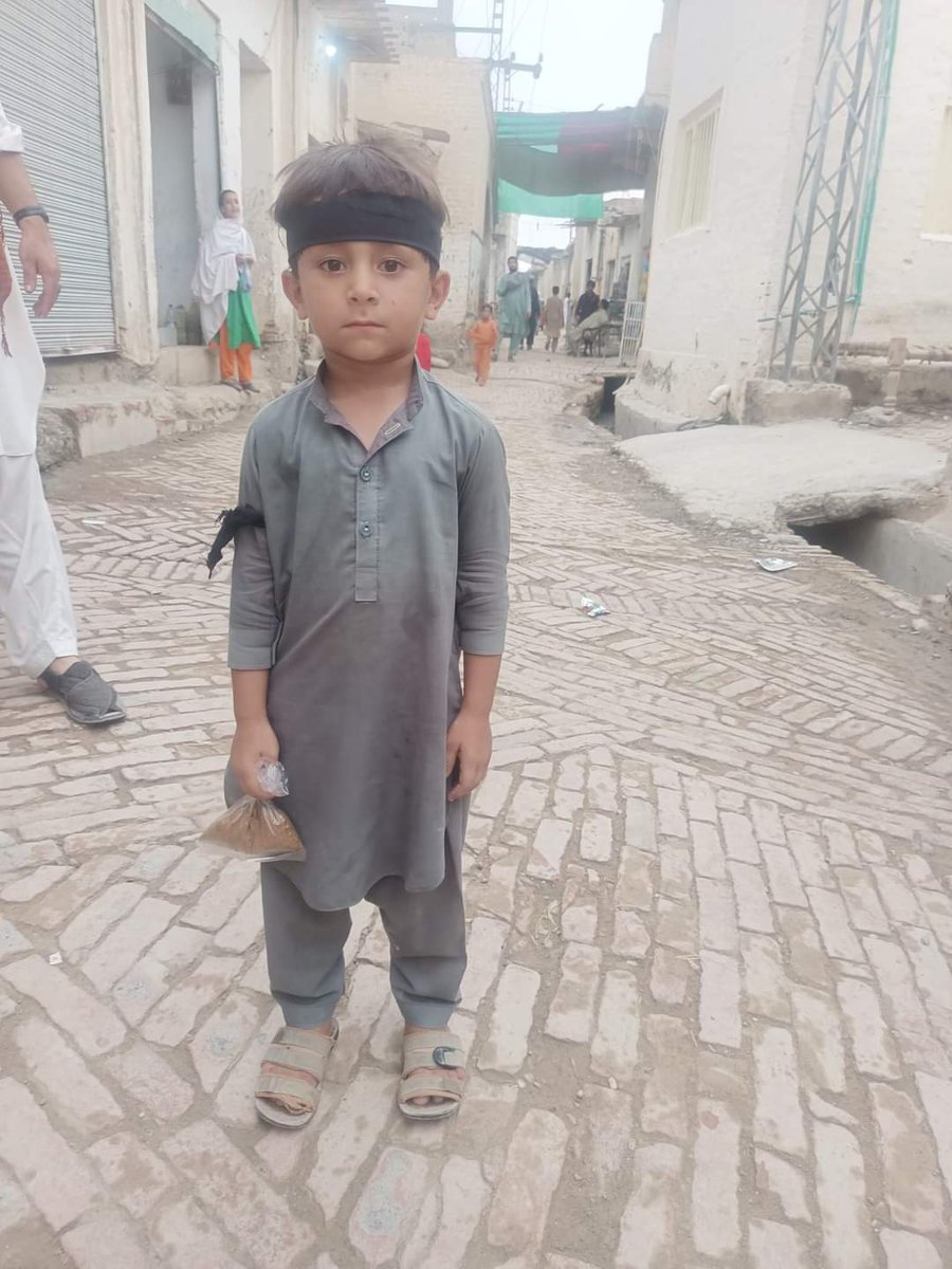 GovernorDaWar's tweet photo. چې تر څو پورې دي حق راکړې نه وي☺️
بغاوت به مې سپيڅلی عبادت وي✌
#14AugustBlackDay 🖤🖤
#DaSangaAzadiDa 🏴
#UtmanzaiSitIn
#Hassu_Khel https://t.co/2NyxWaK9yv