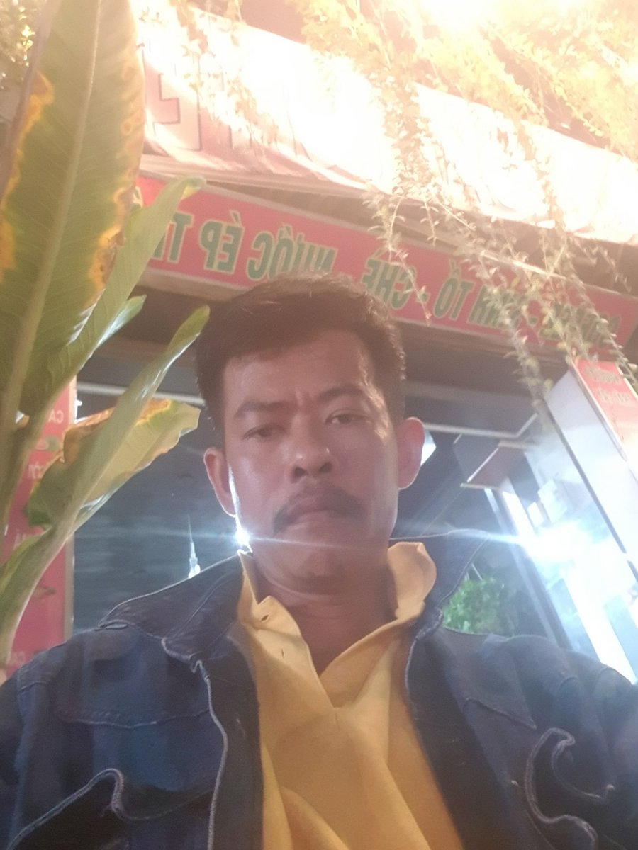 1minhdocbuoc's tweet photo. Lại 1 mình cafe hụt hẩng https://t.co/6GrR7bEmrd