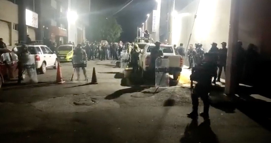 jenarovillamil's tweet photo. En #Michoacan, las fuerzas de la @GN_MEXICO_ y @SEDENAmx desarticulan una célula de Cárteles Unidos de Michoacan; detienen a 164 presuntos integrantes del crimen organizado en la mayor detención reciente. Una labor de inteligencia y detenciones exitosa https://t.co/yYq9r2Tres
