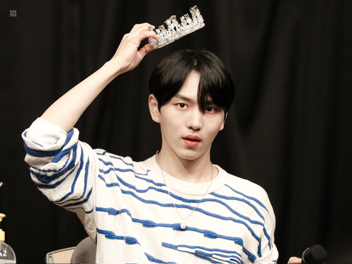 TucsTocs_0127's tweet photo. 220814 원티샵 팬싸 
👑💜
#펜타곤 #PENTAGON #키노 #KINO @CUBE_PTG https://t.co/59kgGs6aff