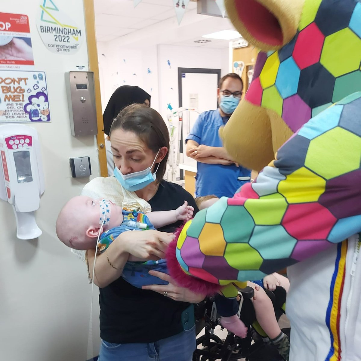 RMHCUK's tweet photo. Our #Birmingham House was buzzing with excitement for the Commonwealth Games to be on their doorstep! ❤️
#PerryTheBull even got round to the wards and got to meet some of our families. Here he is with baby Theo! 👇 🤩
#keepingfamiliesclose @birminghamcg22 https://t.co/eJyjrQqSm3