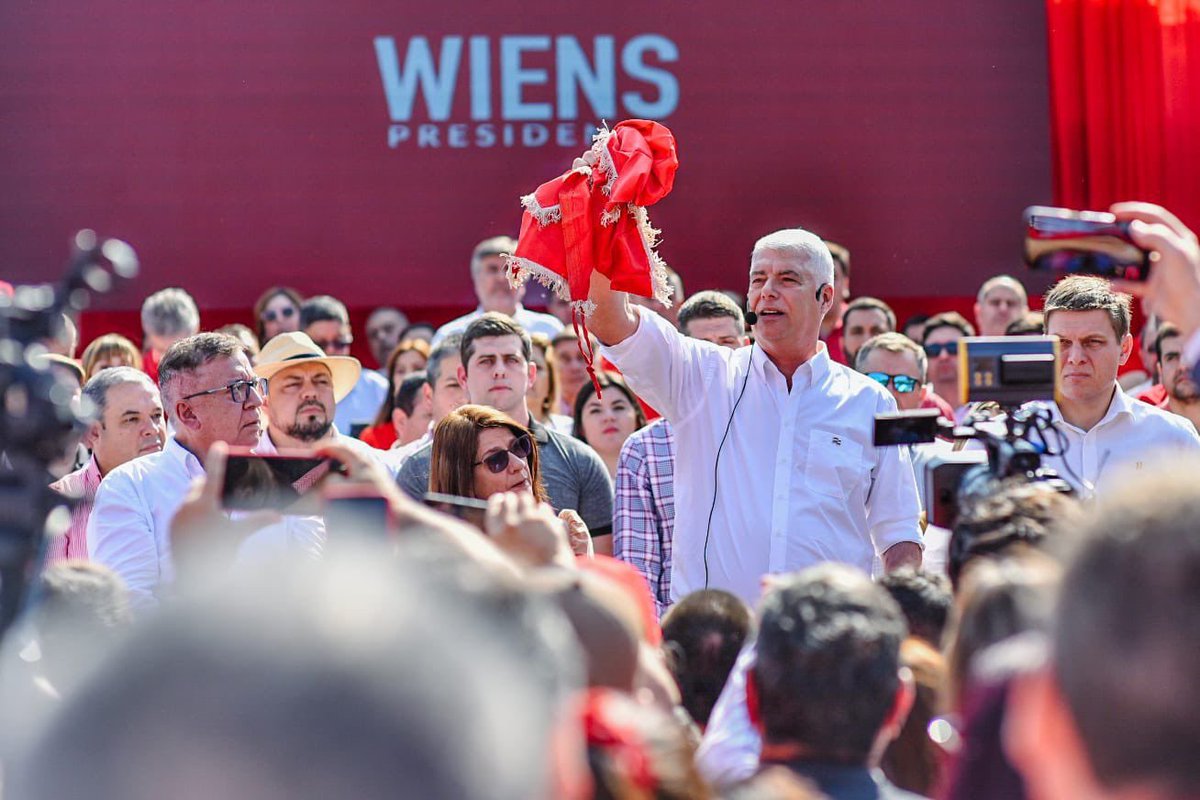 Gracias a todos por la enorme demostración de cariño y apoyo. Se vienen 120 días de caminar con todos ustedes por un Paraguay donde nuestros valores sean nuestra bandera. Este desafio lo asumo con el mayor compromiso con Dios, mi Patria, mi partido y mi familia.
¡Venceremos!