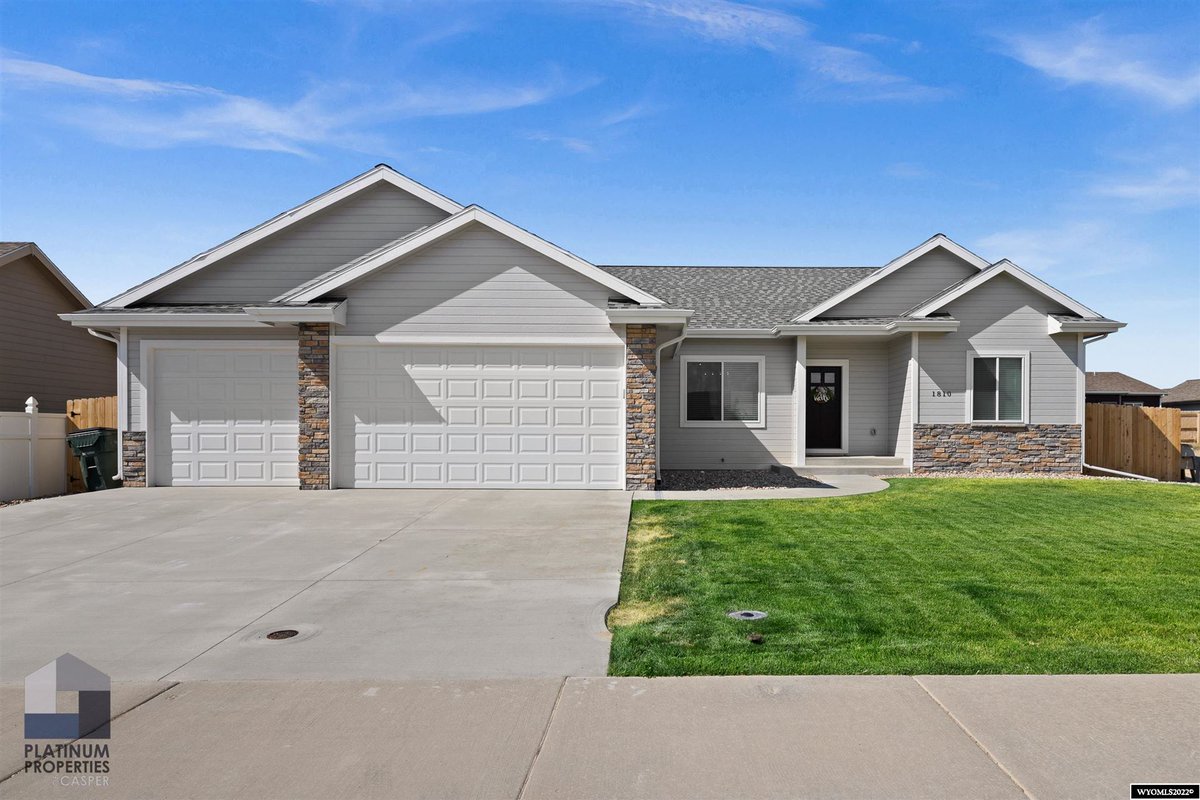 AngelaJue1's tweet photo. Check out this property just listed in 82601 https://t.co/dszYmsKbKG https://t.co/SB53Uaaci9