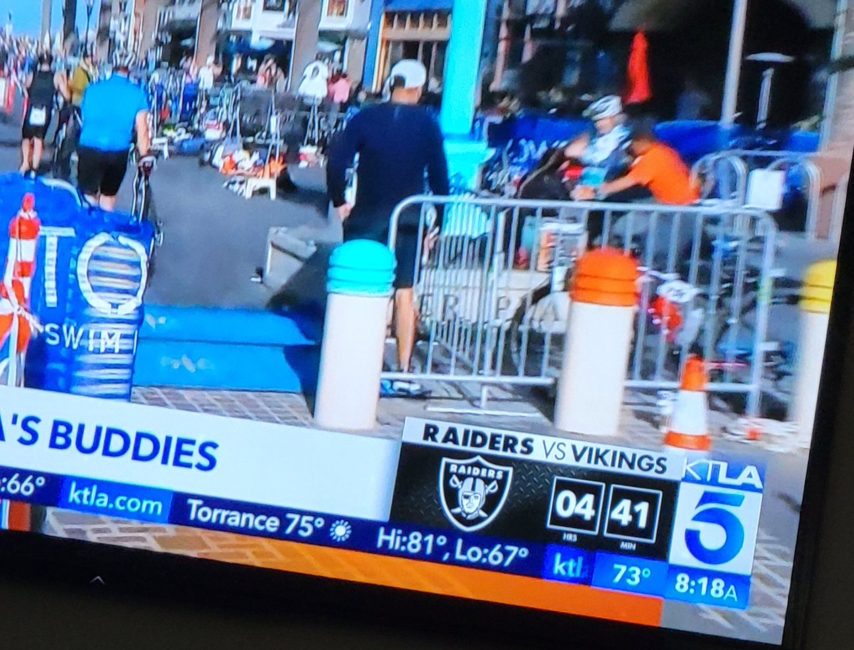 RaideretteAlvar's tweet photo. @KennyKing_Jr @mariolopezviva Well I'd be salty too if I was a Chargers fan living in LA and turning on the TV and see them talking about Raiders football all week because The Raiders still own LA!!!!! Looks like you guys lost your power cord! #Uncharged #RaiderNation https://t.co/OGRcbEcK3S