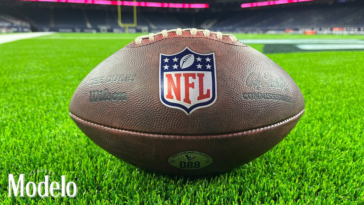 Fresh off the field 🤩

RETWEET if you want yesterday's game ball