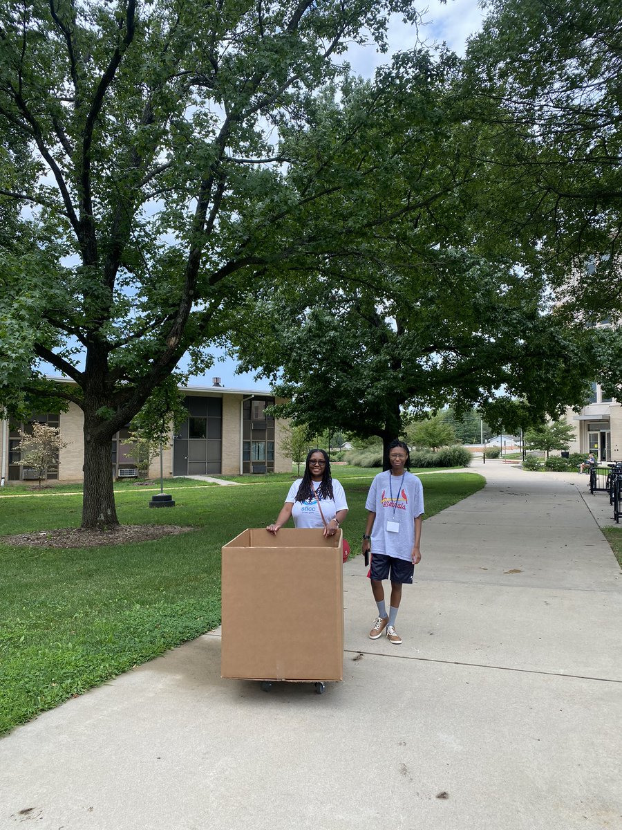 MissouriSandT's tweet photo. #MinerMoveIn βοΈ What do you think is in this giant box? https://t.co/u0GkqSB6CB
