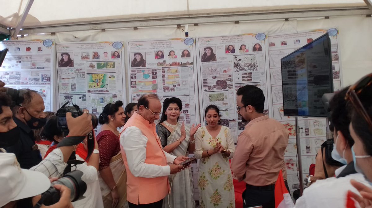 AnushkaTweeting's tweet photo. @AICTE_INDIA @PMOIndia 
#MissionAmritSarovar #jaldharoharsanrakshan @MoHUA_India #AzadiKaAmritMahotsav #jaldharoharsanrakshaninternship @ASIGoI @IGDTUW_Delhi @MoJSDoWRRDGR 
Exhibition attended by Honorable Lieutenant Governer of Delhi, Shri Vinai Kumar Saxena @LtGovDelhi https://t.co/MmY20gP5u7