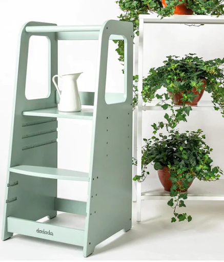 Toddler Tower is built to help little ones safety and securely reach tabletops for craft time, countertops and explore new tastes and sinks to practice handwashing and teeth brushing. aldeahome.com/products/toddl…