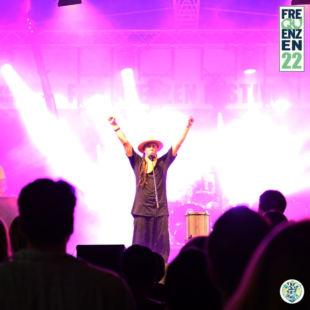 Moin Festival-Fans!

Wir möchten uns bei alle Feiernden, Fördernden und Unterstützenden bedanken: ohne euch wären die letzten zwei Tage nicht möglich gewesen.

• frequenzen-fest.de/14-8-22-d-a-n-…

Jetzt holen wir etwas Luft und haben schon das nächste Frequenzen-Festival im Kopf!

!B