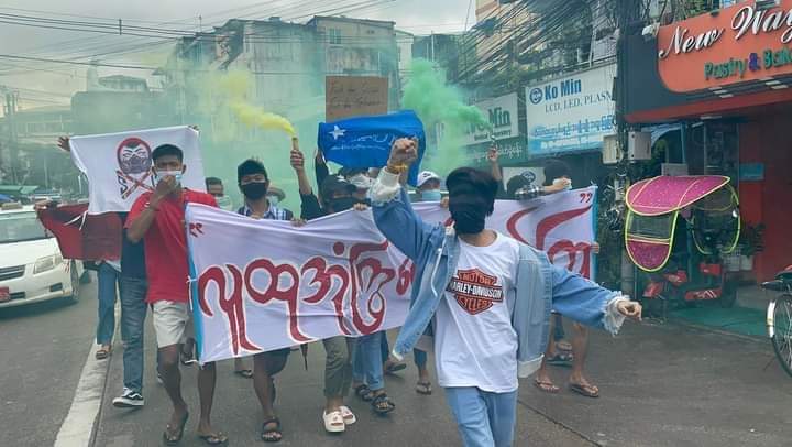 FelixAlpheus's tweet photo. "We Are United" 
#WhatsHappeninglnMyanmar 
#HelpMyanmarIDPs
#GlazersOutNOW https://t.co/LWgLV2y1rF