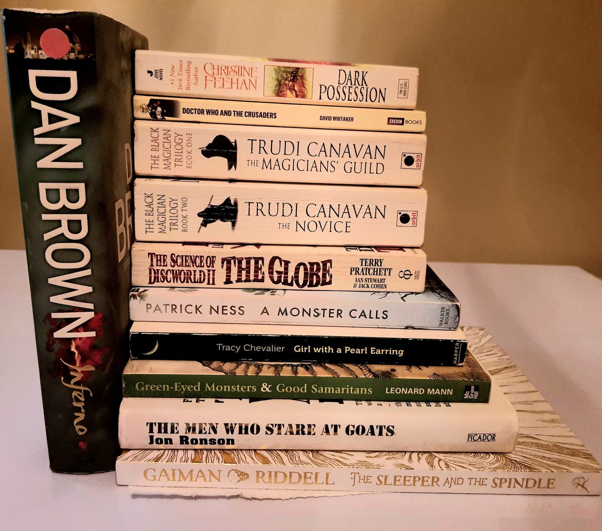 MiduHadi's tweet image. Did a #greenstack for #23rdmarch so it&apos;ll be a #whitestack for 75th #anniversary 
#independenceday #pakistan #miducelebrates #white #bleedgreen #trudicanavan #danbrown #terrypratchett #christinefeehan #patrickness #tracychevalier #leonardmann #jonronson #neilgaiman #chrisriddell
