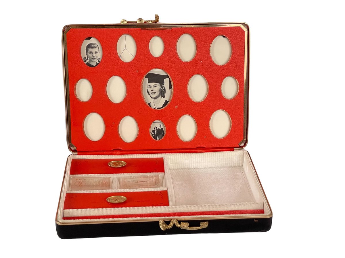 peanutbug's tweet photo. Excited to share this item from my #etsy shop: Teen Treasure Chest | 1960’s Memory Box | Vintage Keepsake Box https://t.co/RmIpe8Duo5 https://t.co/m0pxezC6cR