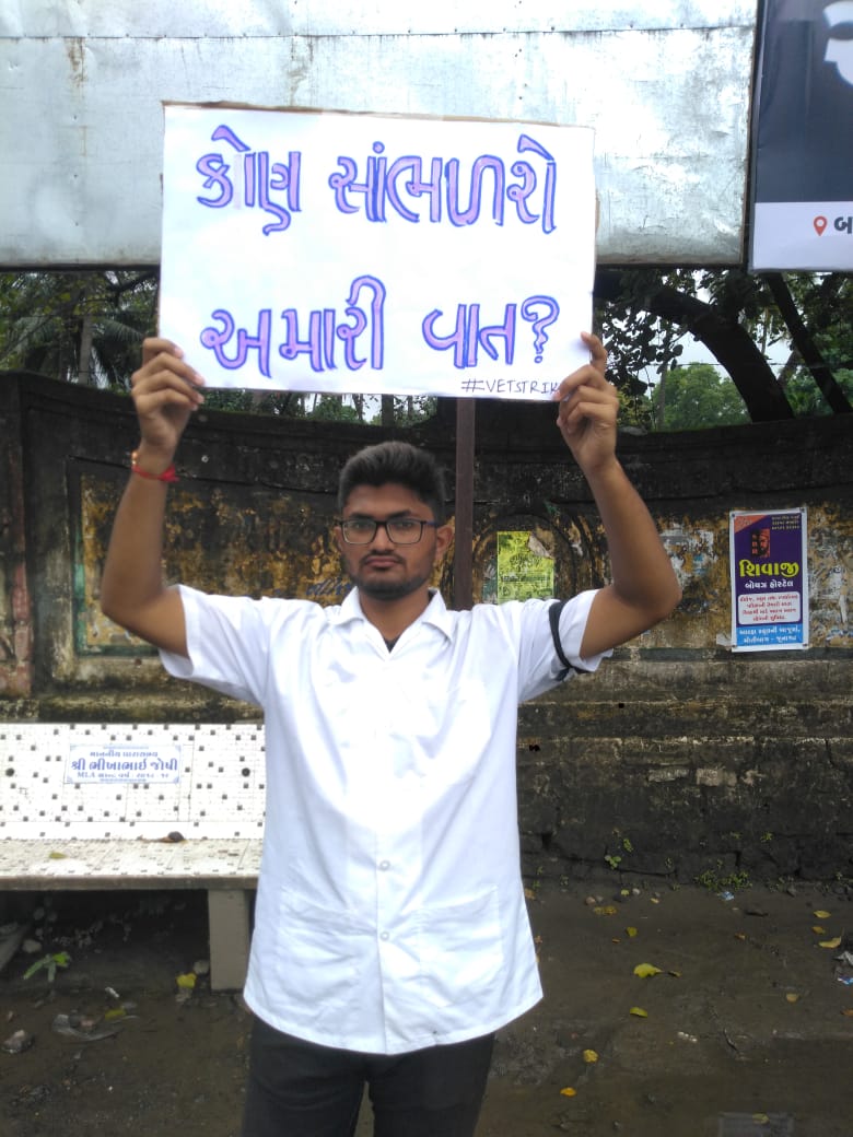 શું આજ છે ગુજરાત સરકાર નો ન્યાય કે જે લડે એજ હંમેશા પીડાય?
<a href="/CMOGuj/">CMO Gujarat</a> <a href="/RaghavjiPatel/">Raghavji Patel</a> <a href="/KanuDesai180/">Kanu Desai</a> <a href="/CRPaatil/">C R Paatil</a> <a href="/Bhupendrapbjp/">Bhupendra Patel</a> <a href="/ndtv/">NDTV</a> <a href="/sandeshnews/">Sandesh</a> <a href="/tv9gujarati/">Tv9 Gujarati</a> <a href="/VtvGujarati/">VTV Gujarati News and Beyond</a>
<a href="/PMOIndia/">PMO India</a> <a href="/abpasmitatv/">ABP Asmita</a> <a href="/Divya_Bhaskar/">Divya Bhaskar</a> 
<a href="/isudan_gadhvi/">Isudan Gadhvi</a> <a href="/AamAadmiParty/">AAP</a> pic.x.com/iyyLGhPTlG