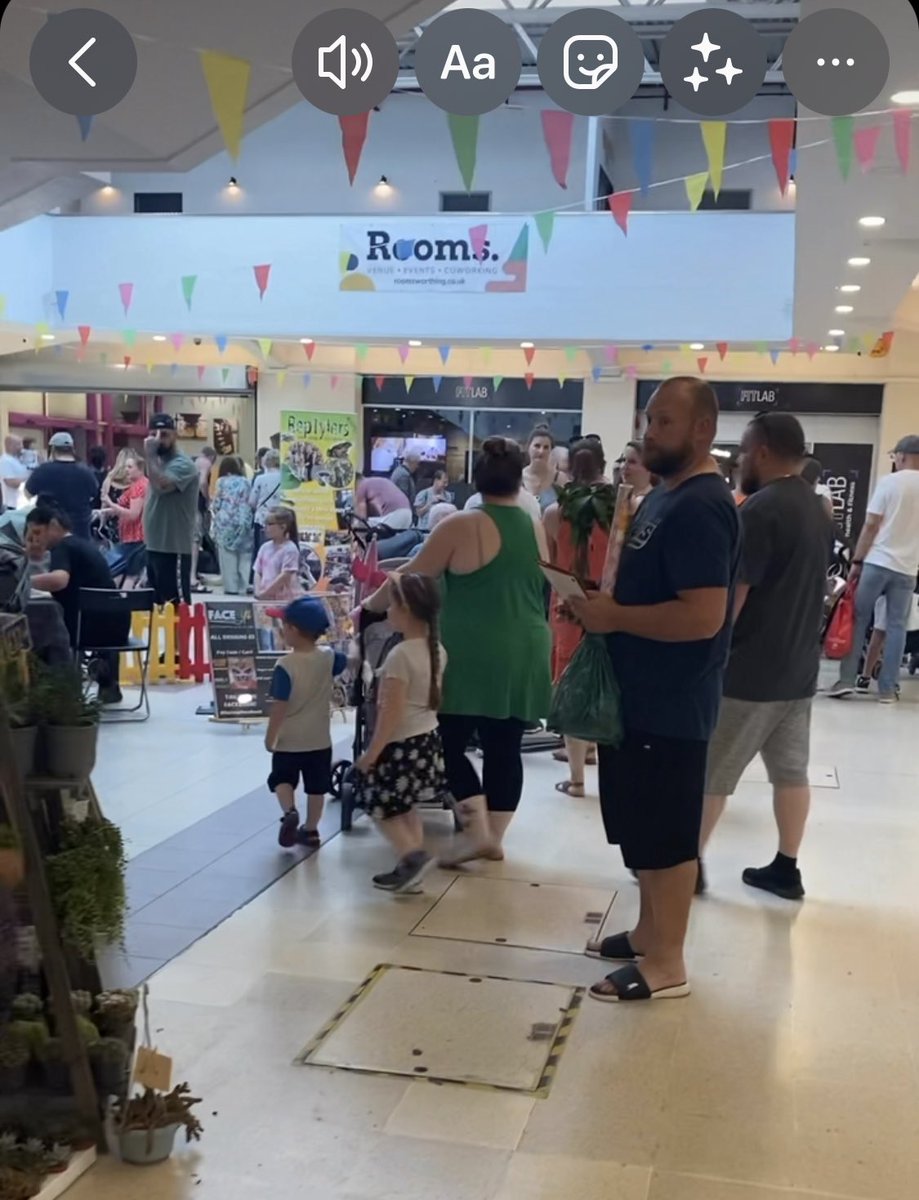 WorthingJournal's tweet photo. Great weekend vibes the last couple of days on our beaches and in our town centre, from the Regatta to Reptiles in @GuildbourneCtr #worthing #worthingbeach #worthingregatta #worthingstuff @RepTylers https://t.co/neUyQIGqCq