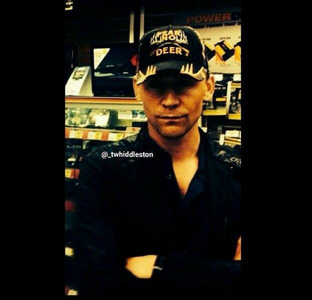 tom rares 💘 (@rarehiddles) on Twitter photo 