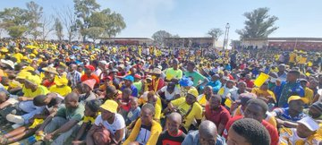 Industrial5th's tweet photo. Against all odds, @nelsonchamisa's @CCCZimbabwe Yellow machine is pulling bumper crowds in Zimbabwe.
#RegisterToVoteZW 
#NgaapindeHakeMukomana https://t.co/8wZYaJy9zj